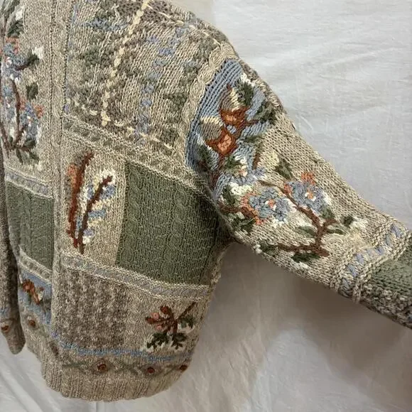 Floral cottage-core hand knit vtg cardigan - Picture 4 of 5